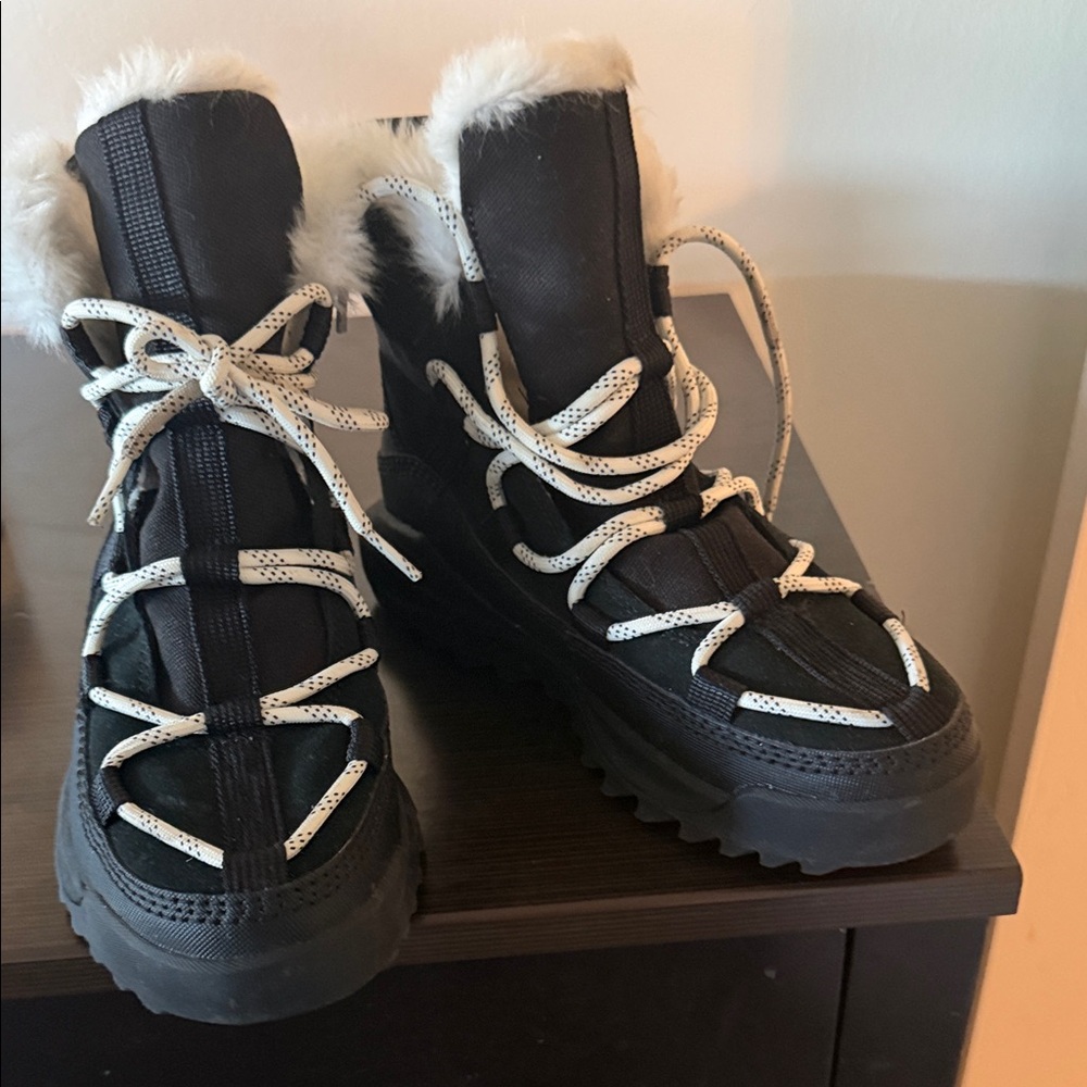 Sorel Black Boots with White Faux Fur Trim